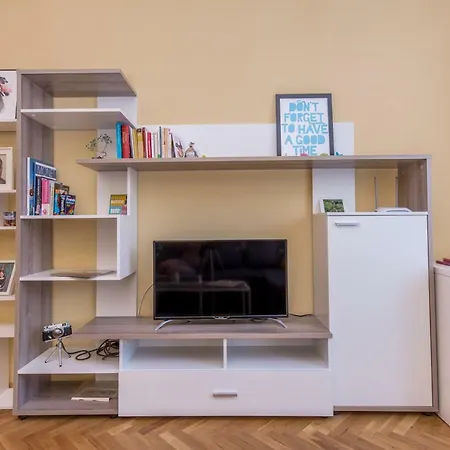 Appartamento Let The Sunshine In Two Bedroom Loft Central Sofia